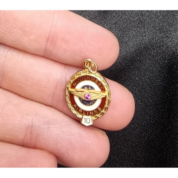 Vintage Northwest Airlines Gold-Tone 10-Year Service Pin Pendant With Ruby Accen - Picture 5 of 5